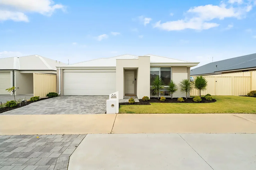 Dawesville 4 Bedroom Gorgeous Coastal Style With Side Access & Workshop...