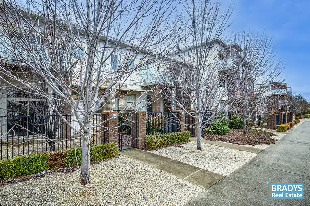 Well located 2 Bedroom townhouse!