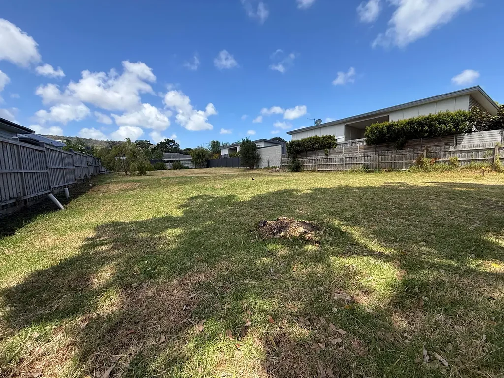 Mccrae 948平米开发用地 宽阔门面 紧邻海岸 分区潜力大 高端住宅首选 地段优越 Great Value McCrae Land - What a Great Location