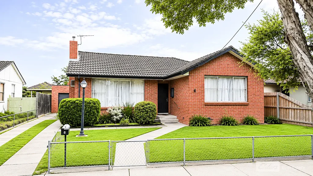 Charming Three-Bedroom Home in a Prime Werribee Location!!