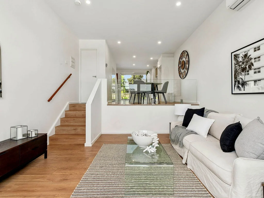 2/10 Ellison Harvie Close, Greenway, ACT 2900