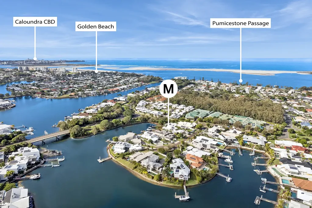 Pelican Waters 4ห้องนอน North facing waterfront living with private pontoon and direct deep water access