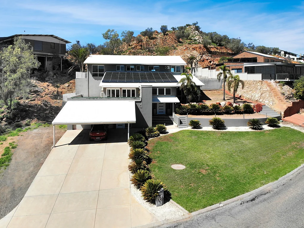 Desert Springs 4房  Executive Living with Panoramic Views