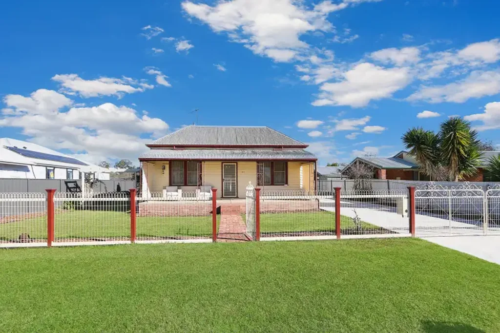 Rutherglen 2房  Old-World Charm & Lifestyle Opportunity