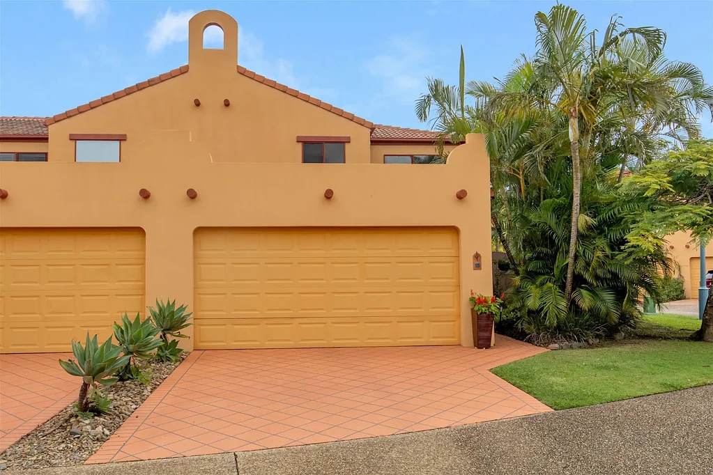 Robina 3Kwarto Mediterranean Style Townhouse In Popular Woody Views Way