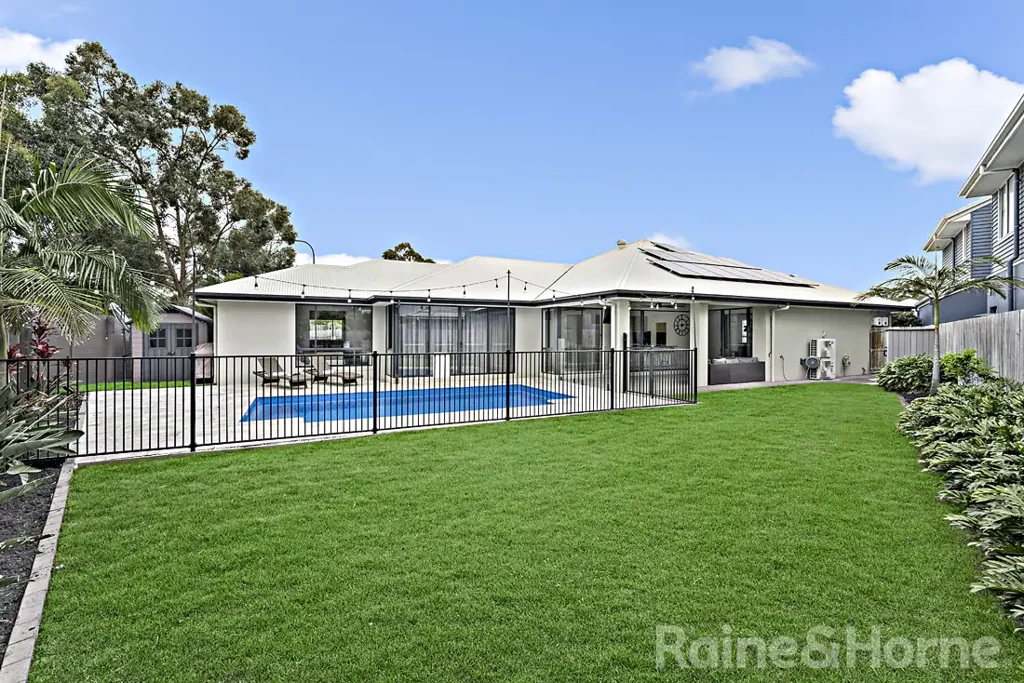 Big, Bold & Beautiful Ex-Display Home