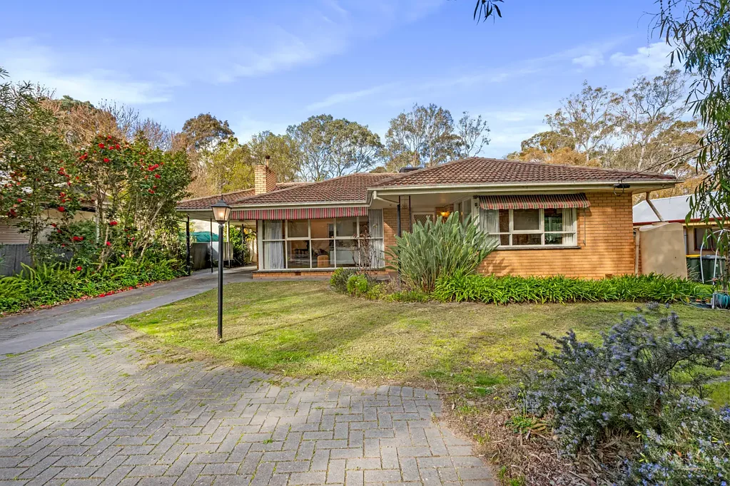 Glenalta 3ਬੈੱਡਰੂਮ Live the dream in Glenalta, embraced by polished timber floors, leafy outlooks, and a storybook lifestyle ready for its next chapter…