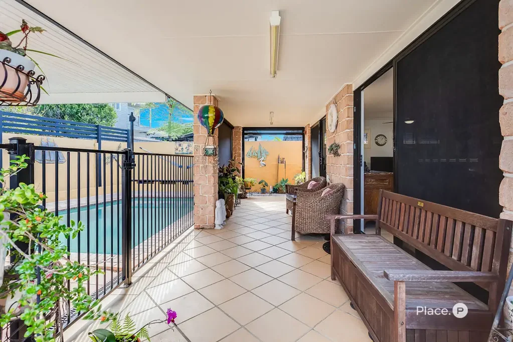 Clontarf 3Moenga Wendy Crescents Well-Kept Secret!
