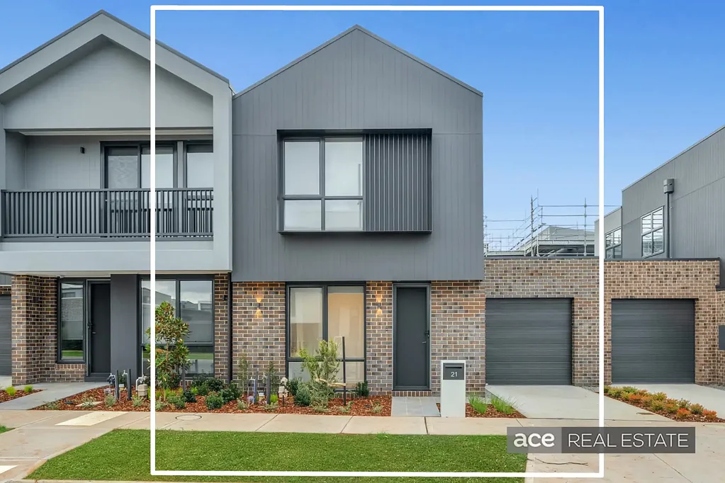 DOUBLE STOREY DELIGHT WITH PARK VIEWS