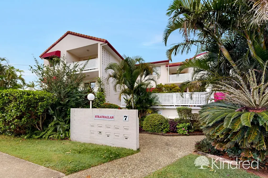 Just 2 Minutes to the Water: Your Coastal Oasis!