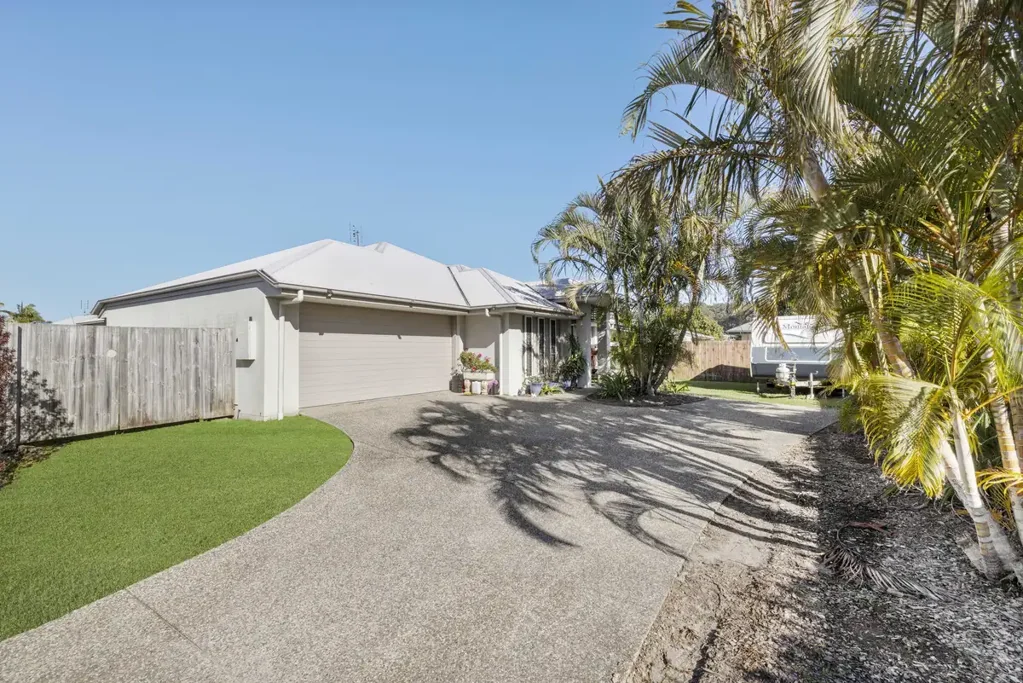 Peregian Springs 5ਬੈੱਡਰੂਮ Supersized Home on Large Block: Room for a Pool