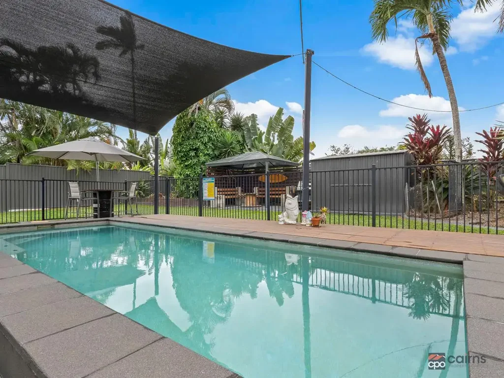 Bentley Park 3房  Secure Family Home with Pool, & Solar