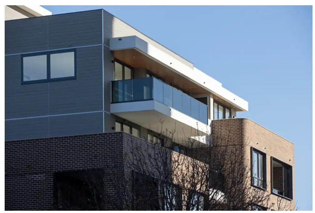 Burwood 3房 市中心瑰宝 精品低层公寓 现代生活方式 便利就在家门口 Rare Brand New Low Rise Living opposite Burwood Plaza