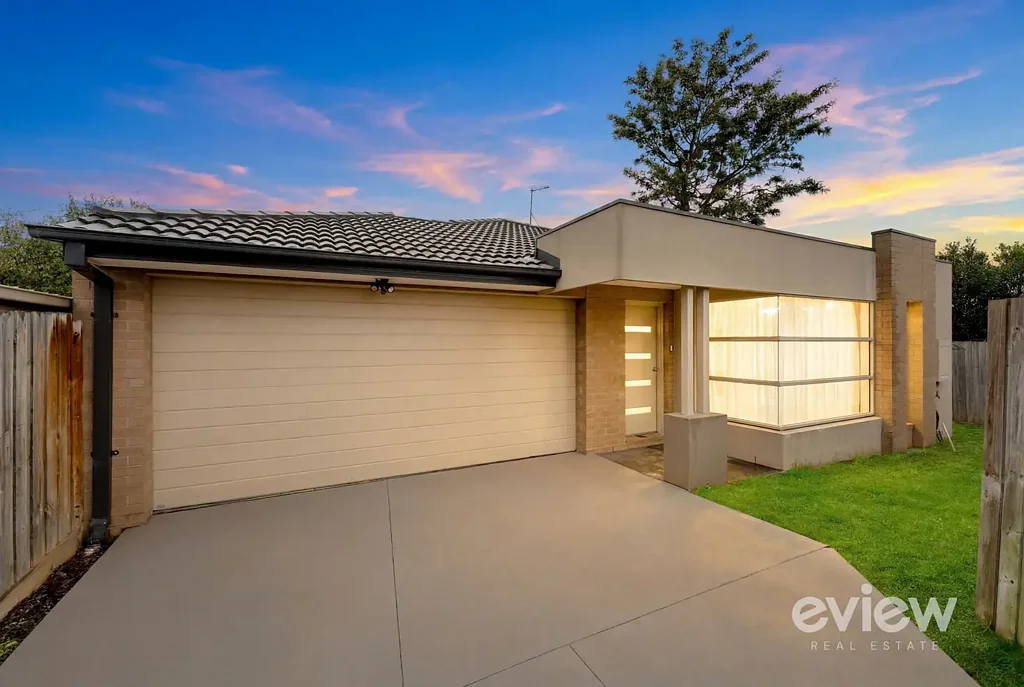Werribee 3房 三卧宽敞舒适 硬木地板优雅 宽敞后院宜人 拐角地块私密 双车库便捷安全 Well maintained home in quiet court location!