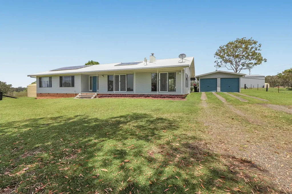 Old Station  Immaculate Acreage close to Town