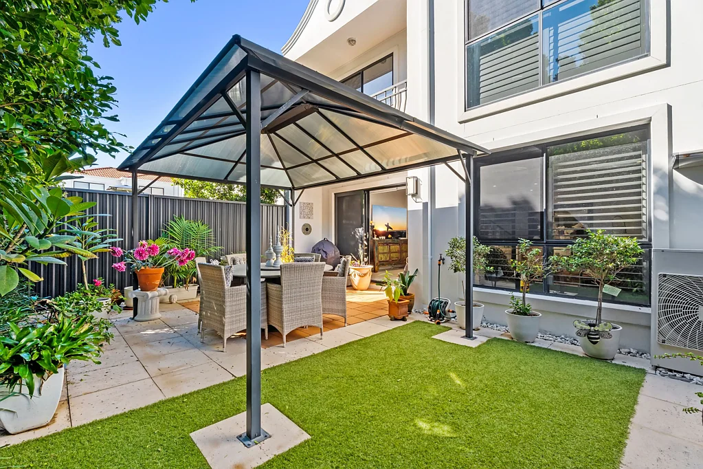 Surfers Paradise 3房  Boutique Townhouse in Villas Paradise - Highly Convenient & Sought After Location!