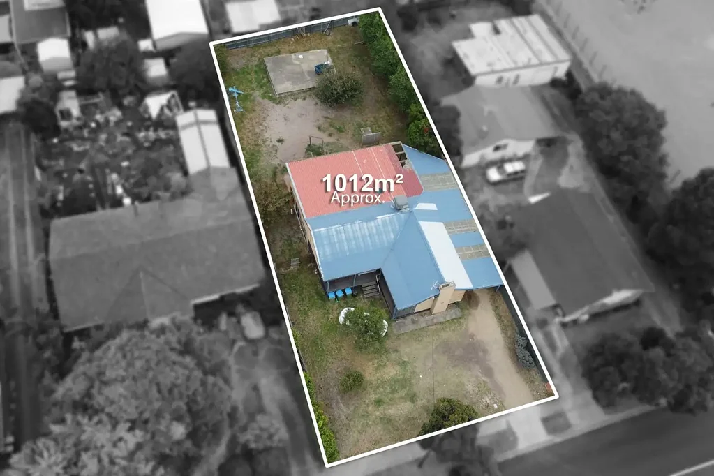 Rosebud 4房 步行海岸瑰宝 1026平米阔地 获批四联排 中心生活便利 自然光充沛 灵活空间设计 Plans & Permits Approved!