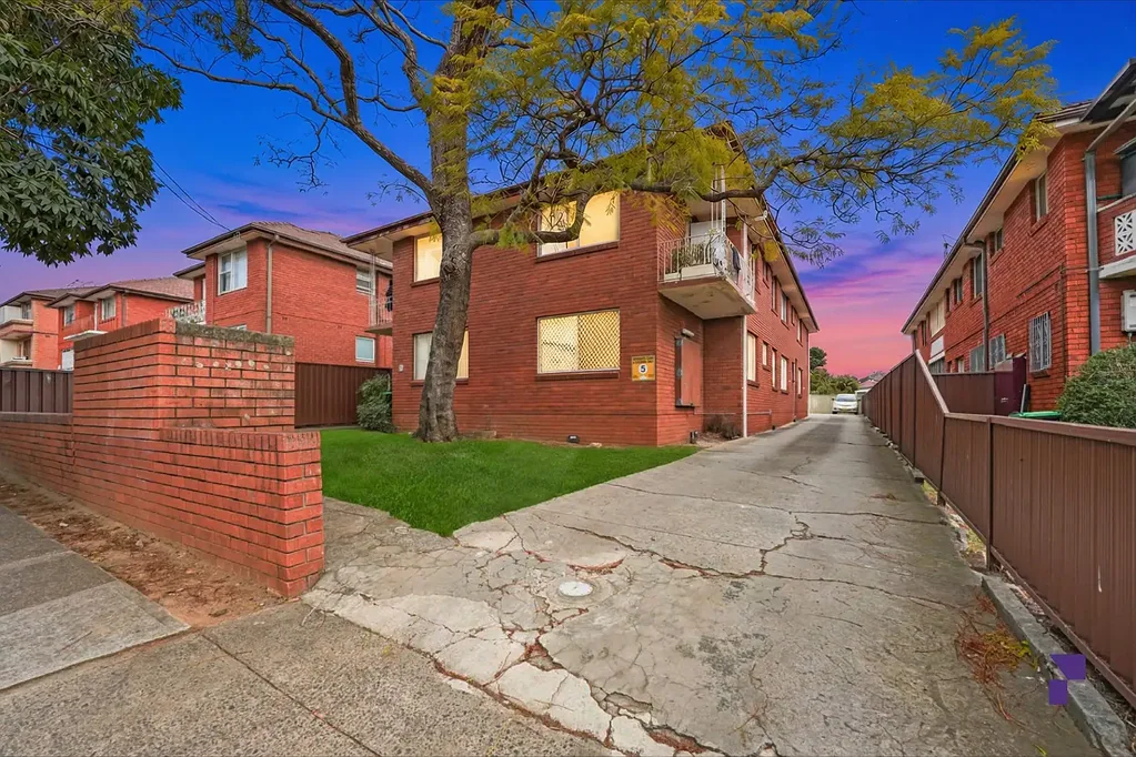 Lakemba 2房 精心呈现的底层公寓，提供舒适、便利和卓越价值 Well-presented ground floor apartment offering comfort, convenience and excellent value