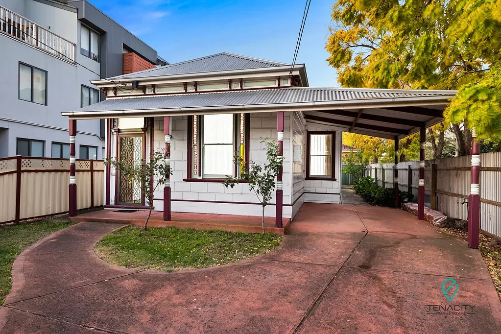Footscray 3 Slaapkamer Prime Footscray Opportunity – Rare 296m² Offering with Character, Scale & Laneway Access
