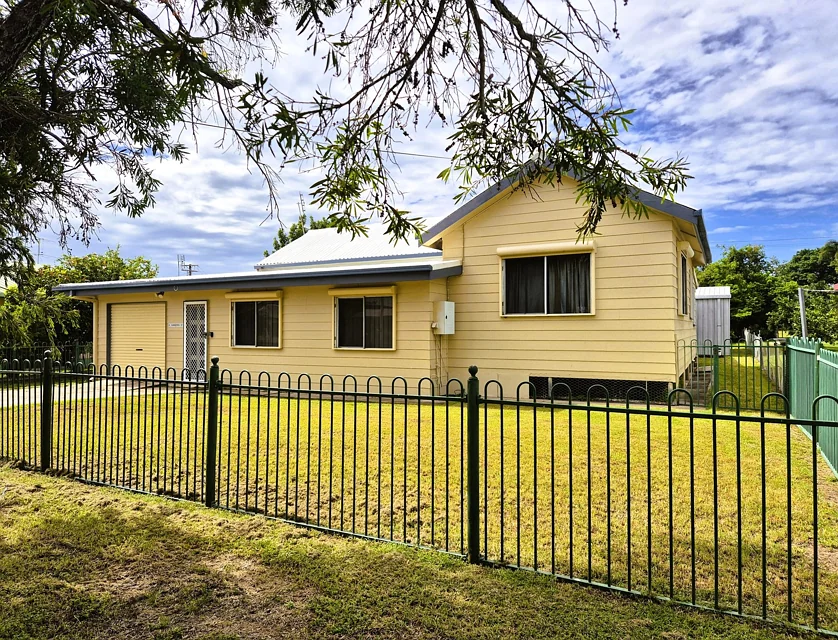 8 Canberra Street, Bowen, QLD 4805, 2 ਕਮਰੇ, 2 ਬਾਥਰੂਮ, House