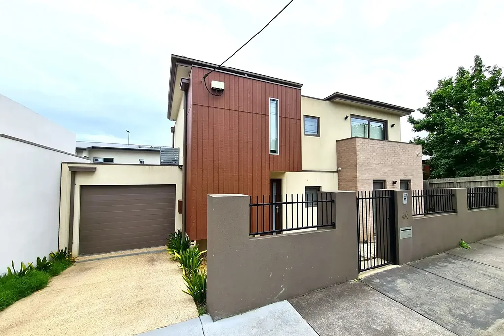 NEAR NEW 3 BEDROOM 3 BATHROOM HOME