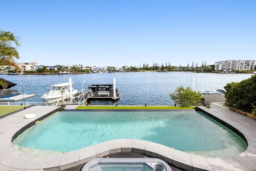Parrearra 4ਬੈੱਡਰੂਮ Elegant Coastal Living with Uninterrupted Waterfront Views