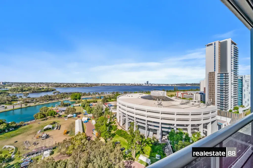 East Perth 2房  VERSATILE QUEENS RIVERSIDE APARTMENT – LIVE IN OR LEASE OUT