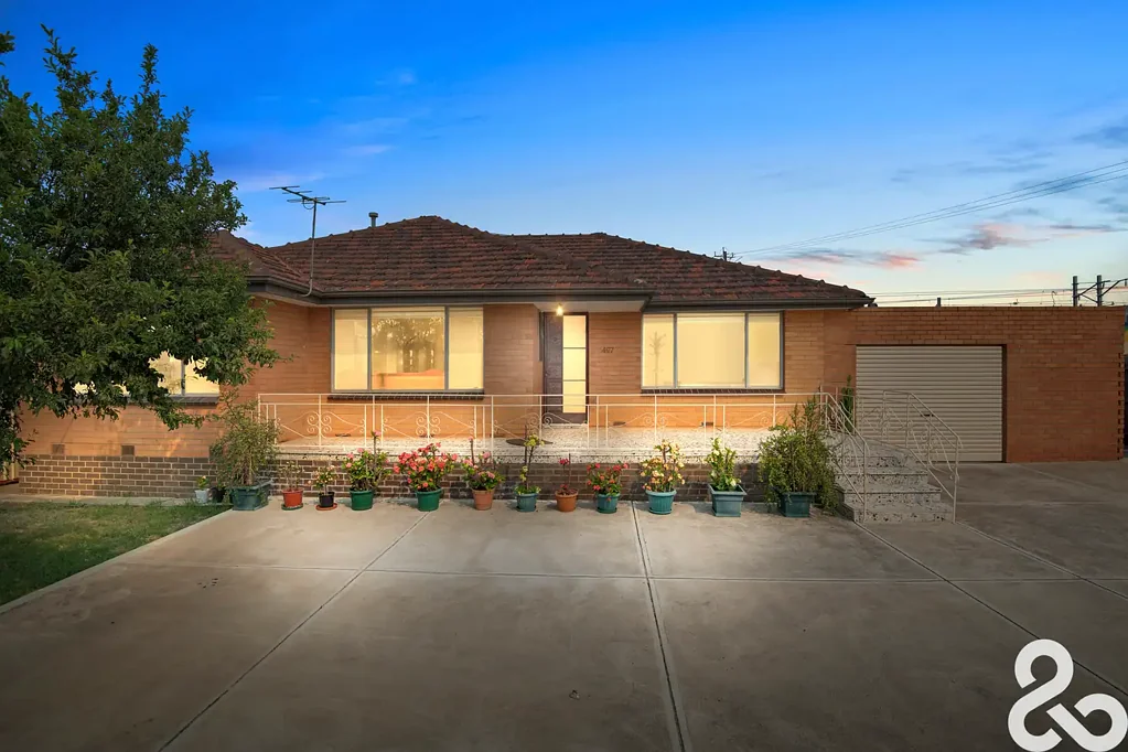 Lalor 3房 Lalor便捷地点 宽敞起居空间 560m2宅地 翻新扩建潜力 关键设施近便 Spacious Family Living with Exceptional Potential