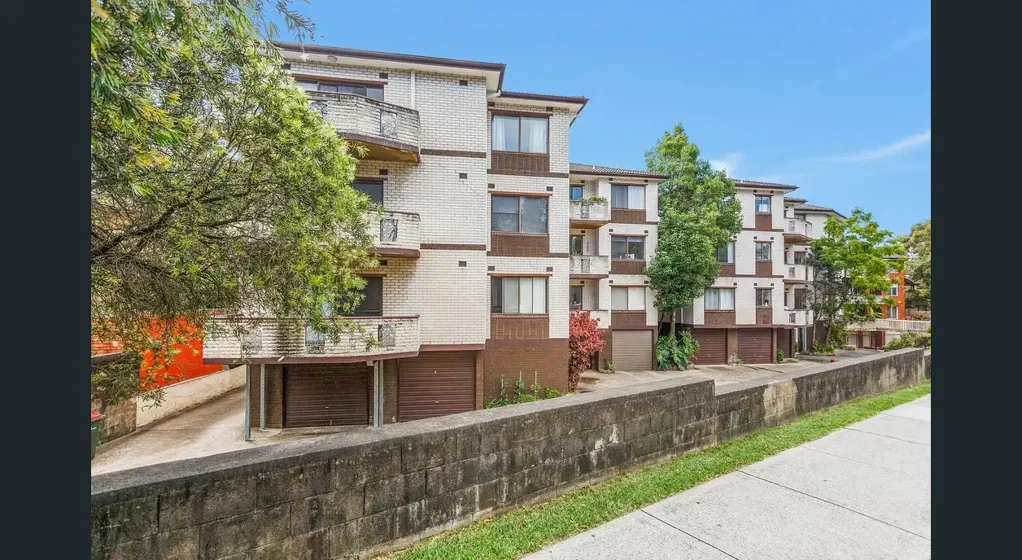 SPACIOUS & CONVENIENT IN A GREAT LOCATION.