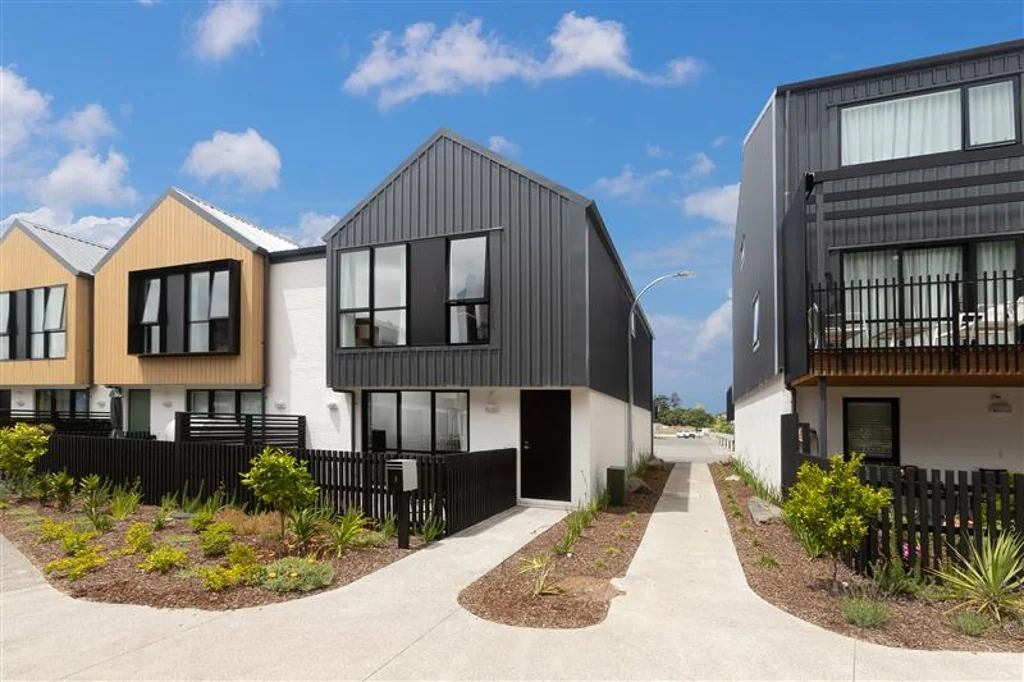 4 bed 2 bath townhouse