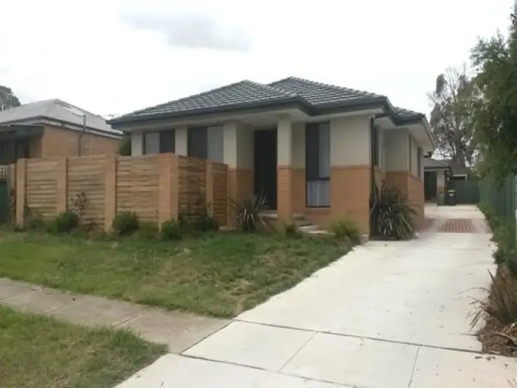 Single level 3 bedroom ensuite duplex with a garage