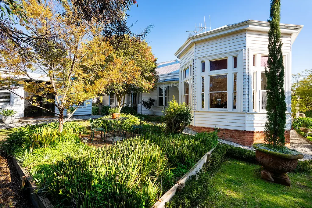 Maldon 4 Bedroom Mount Hawke - Modern Heritage Redefined