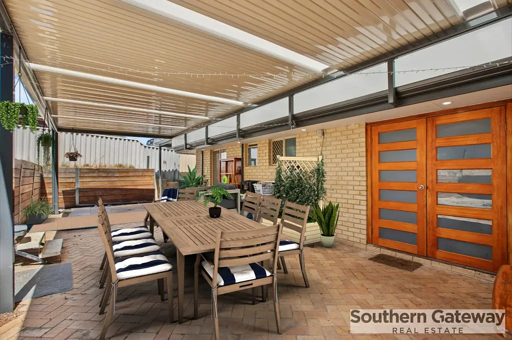 Parmelia 3房  SPACIOUS STARTER WITH RENOVATED KITCHEN & BATH