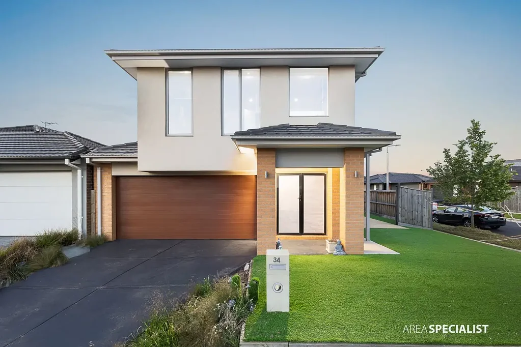 Mambourin 3房 Mambourin中心位置 9分钟达火车站 6分钟到购物中心 覆盖名校学区 厨房Caesar石台面 双车库采光佳 后院低维护娱乐空间 The Brief- Absolute Family Entertainer within walking distance to Mambourin Shopping Centre!!!