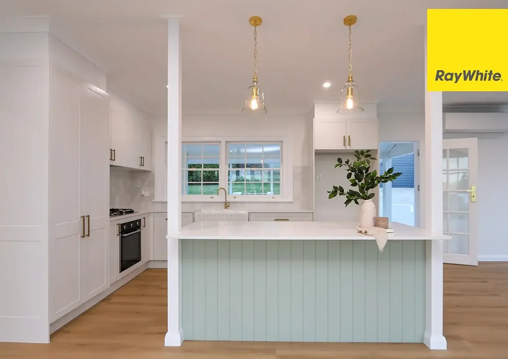 Inverell 4房  Meticulously renovated modern home on popular Gordon Street