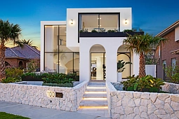 100 Henley Marine Drive, Russell Lea