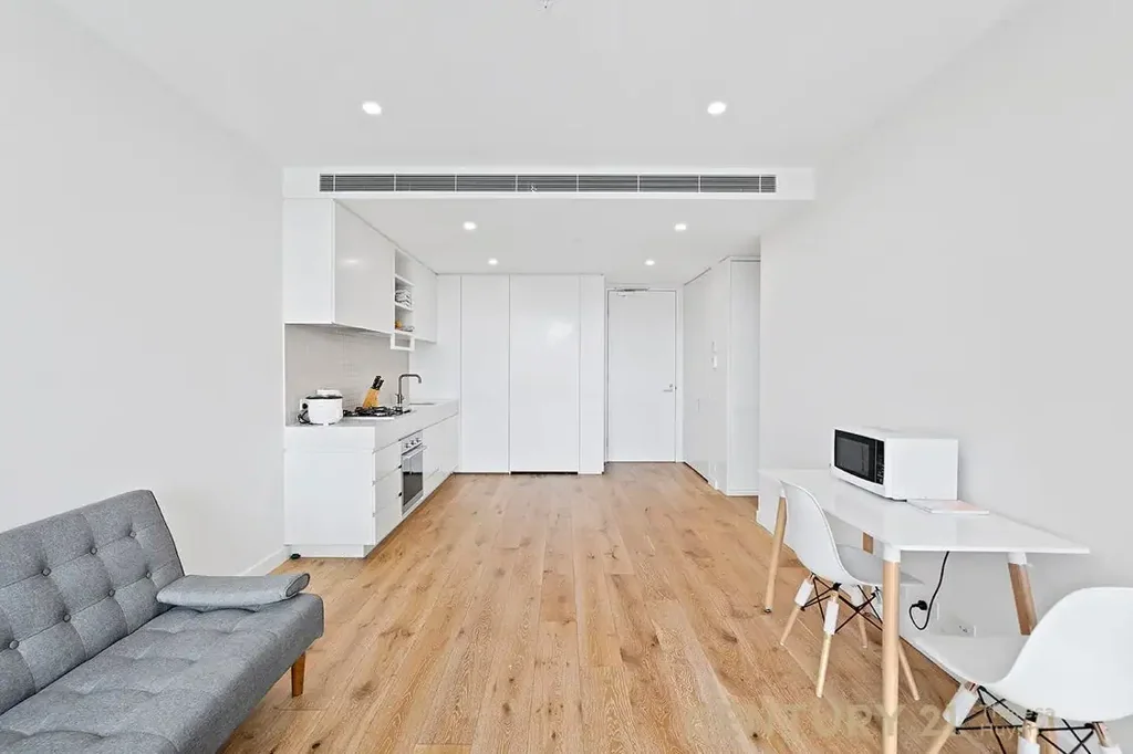 RIGHT IN THE HEART OF GLEN WAVERLEY