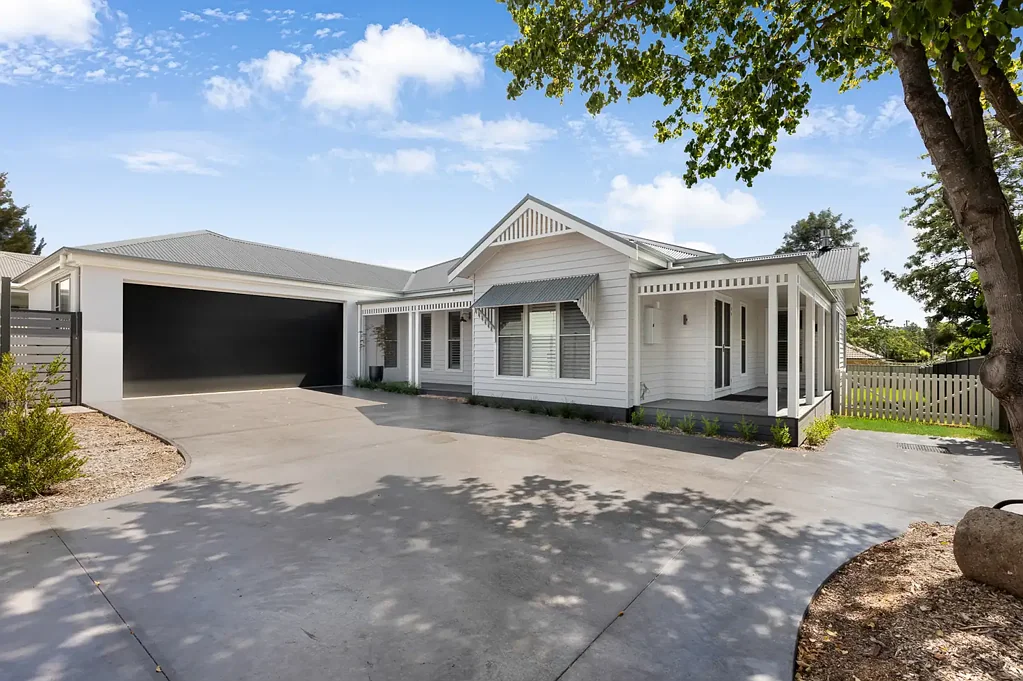 Mudgee 5部屋 Hamptons-Inspired Luxury with Impeccable Detail