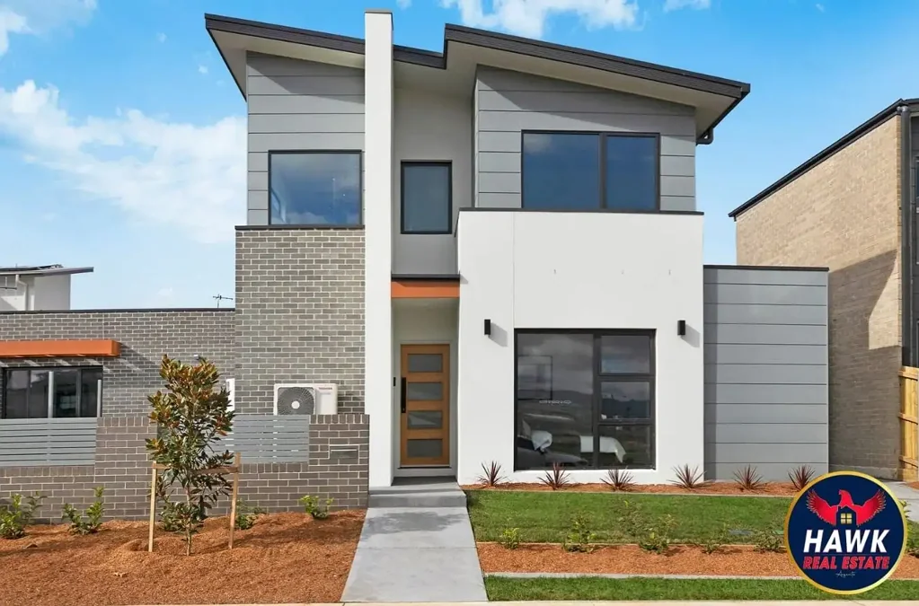 Premium Parkside Living in the Heart of Strathnairn  3 Bedroom Home !
( Available Now )
