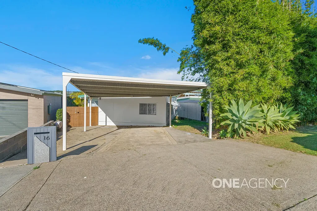 COMFORTABLE COASTAL LIVING IN GREENWELL POINT
