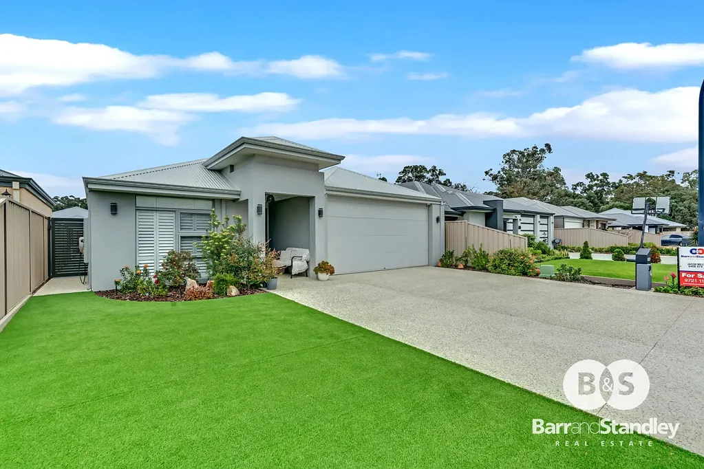 32 Dichiera Bend, Dalyellup, WA 6230