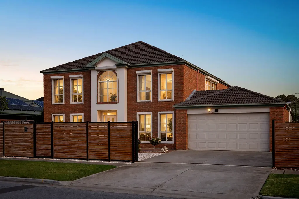 Fulham Gardens 4房  Two-Storey Family Haven Built Around Entertaining, Lifestyle & Coastal Bliss.