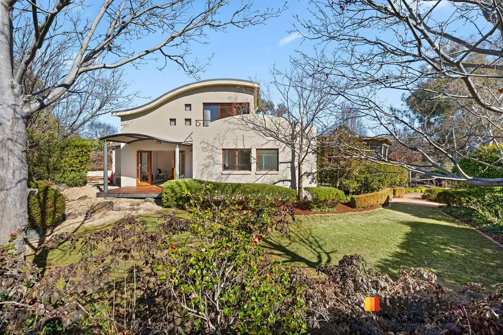 Narrabundah 5房  Elevated Family Living with a Resort-Style Edge