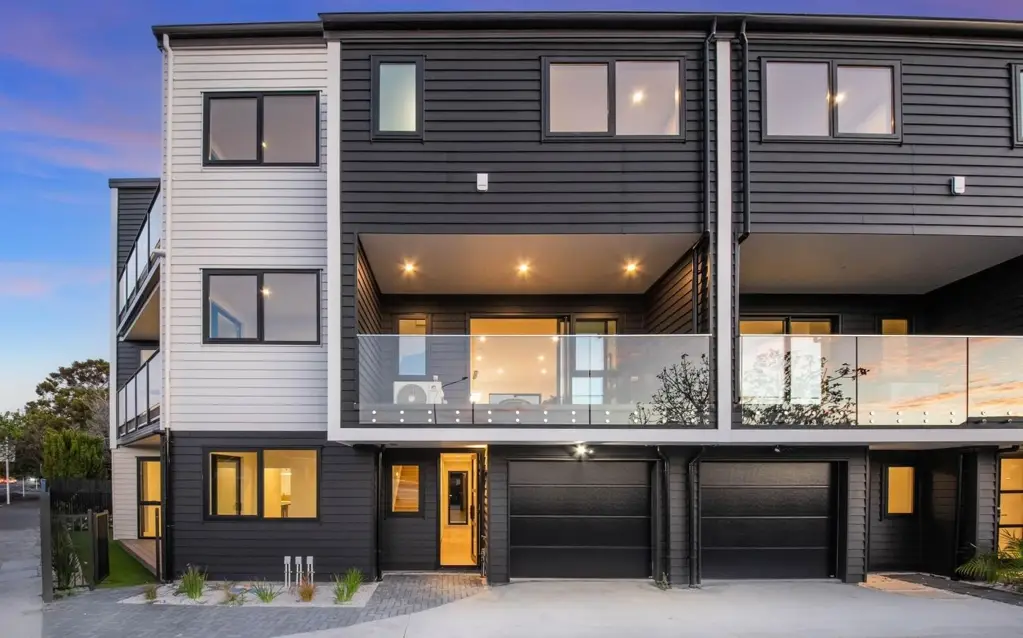 Stylish and Smart Living in the Heart of Avondale!!