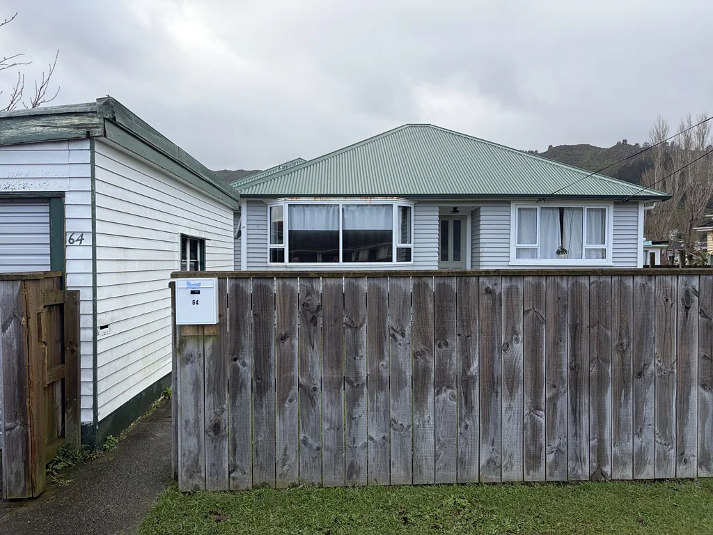 Wainuiomata 3બેડરૂમ Mortgagee Sale- Generous Section & Potential