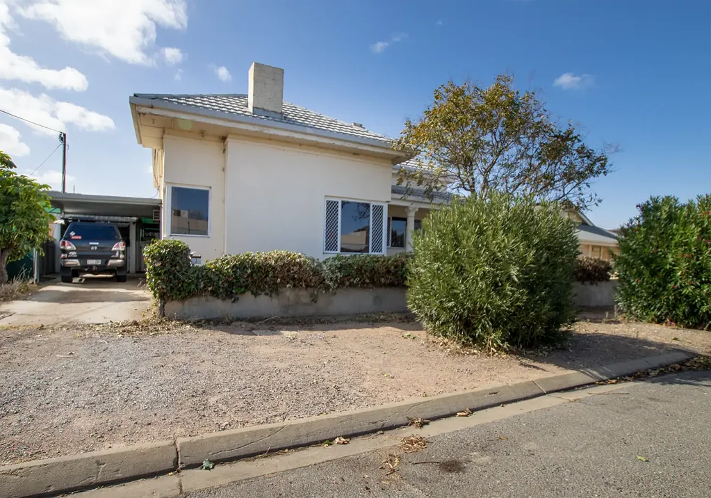 Kadina 3침실 VERSATILE CORNER ALLOTMENT IN HEART OF TOWN
