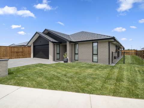 Wharewaka 3房  Show home quality awaits your viewing