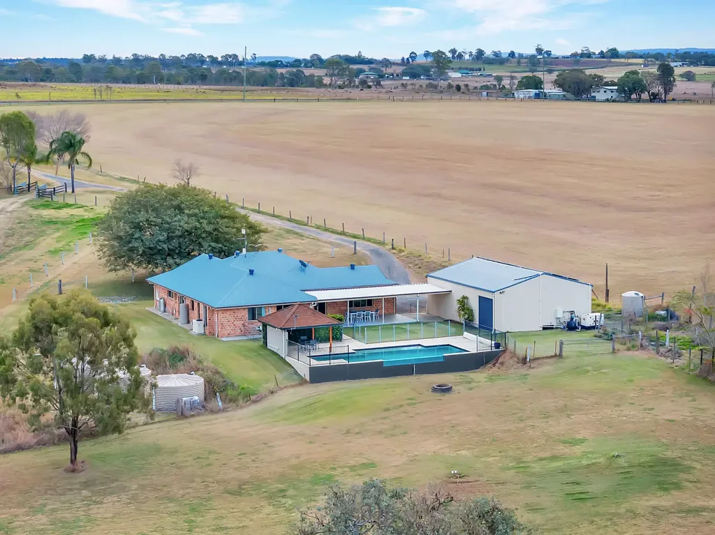 Mutdapilly  Breath in the Country Air:  Space, Views & Pure Country Bliss!