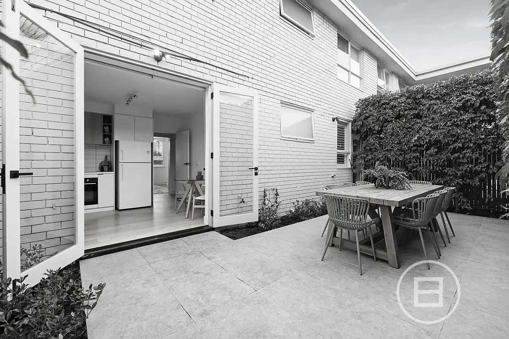Caulfield North 2Zimmer Auction Sunday 29th June at 10.30am