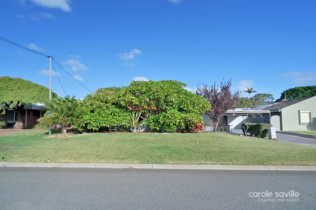 Wanneroo 3Phòng ngủ Modernised Wanneroo Gem on 683sqm with R20/40 Future Development Potential